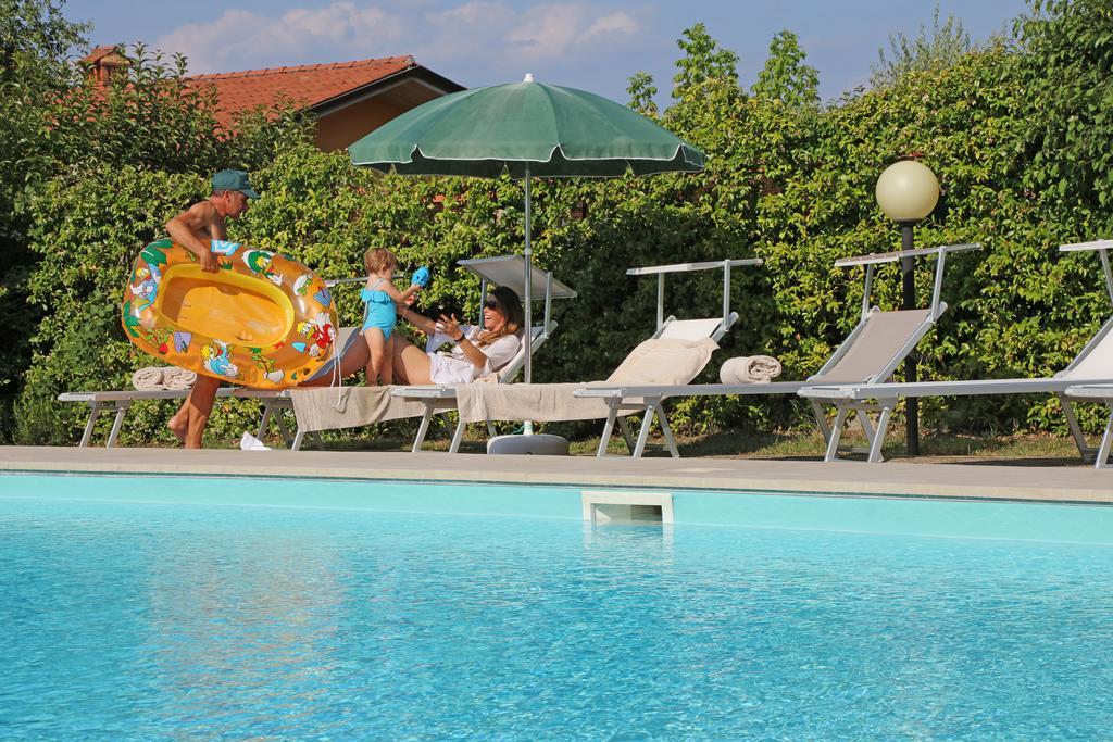 Corte degli Olivi Appartamenti Manerba del Garda Esterno foto
