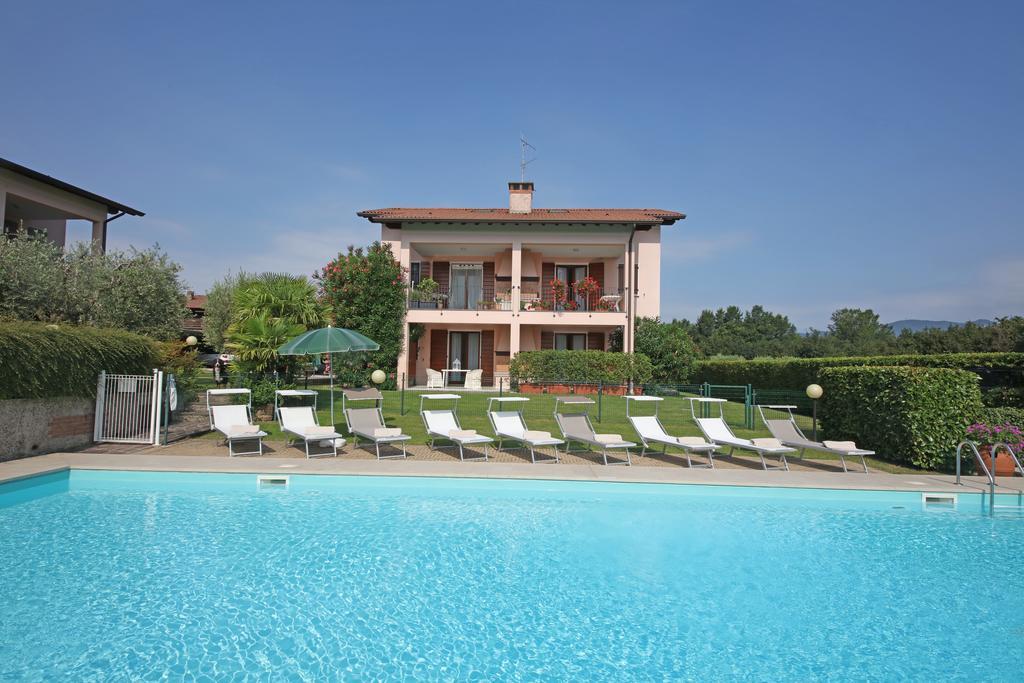 Corte degli Olivi Appartamenti Manerba del Garda Esterno foto