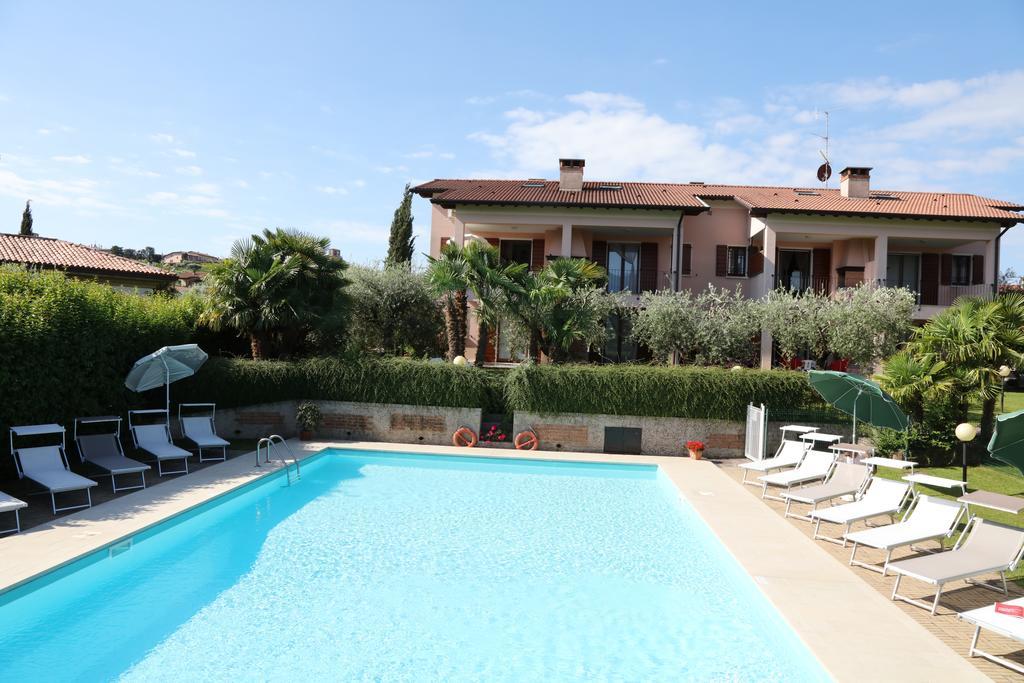 Corte degli Olivi Appartamenti Manerba del Garda Esterno foto