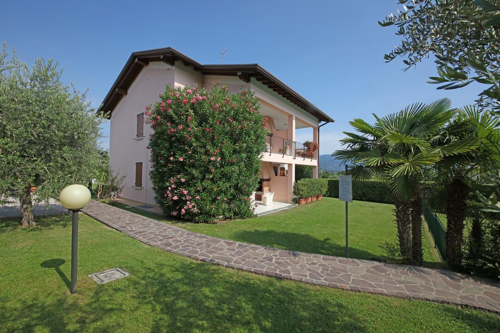 Corte degli Olivi Appartamenti Manerba del Garda Esterno foto
