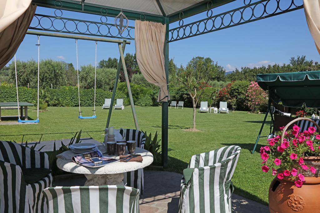 Corte degli Olivi Appartamenti Manerba del Garda Esterno foto
