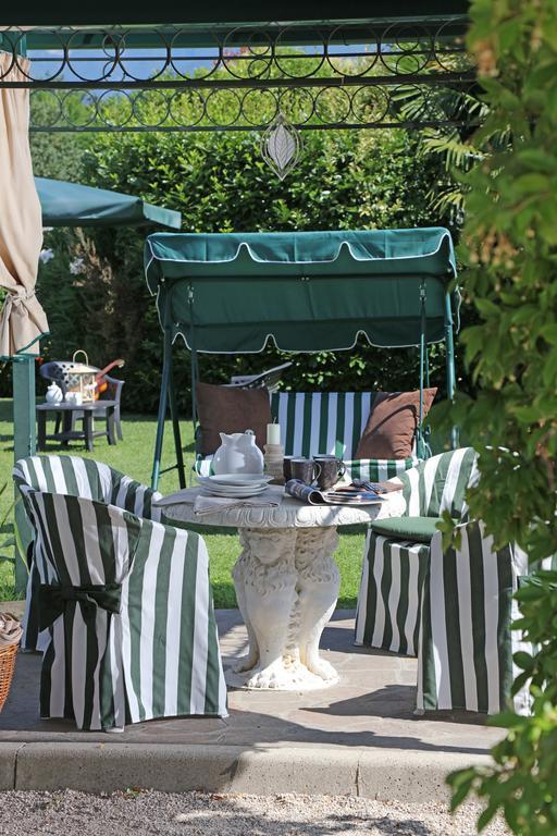 Corte degli Olivi Appartamenti Manerba del Garda Esterno foto