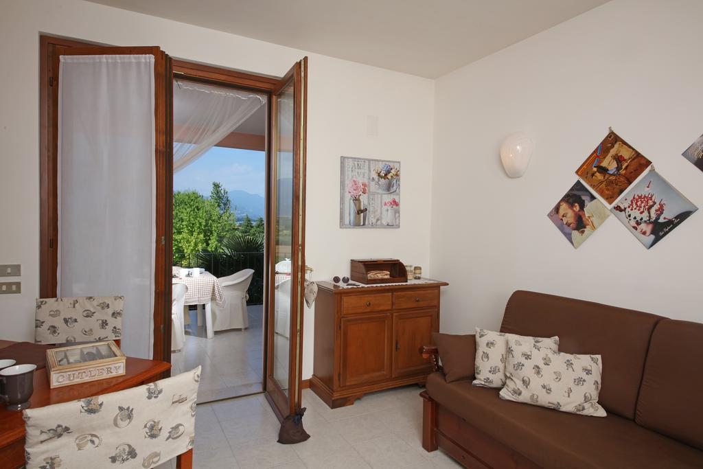 Corte degli Olivi Appartamenti Manerba del Garda Esterno foto