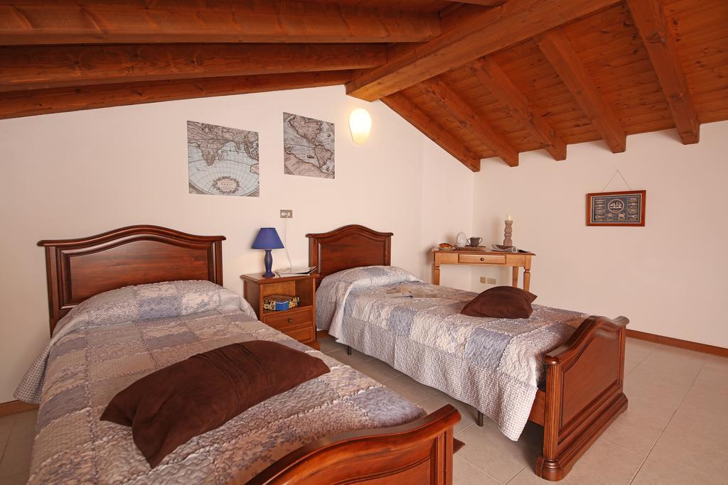 Corte degli Olivi Appartamenti Manerba del Garda Esterno foto