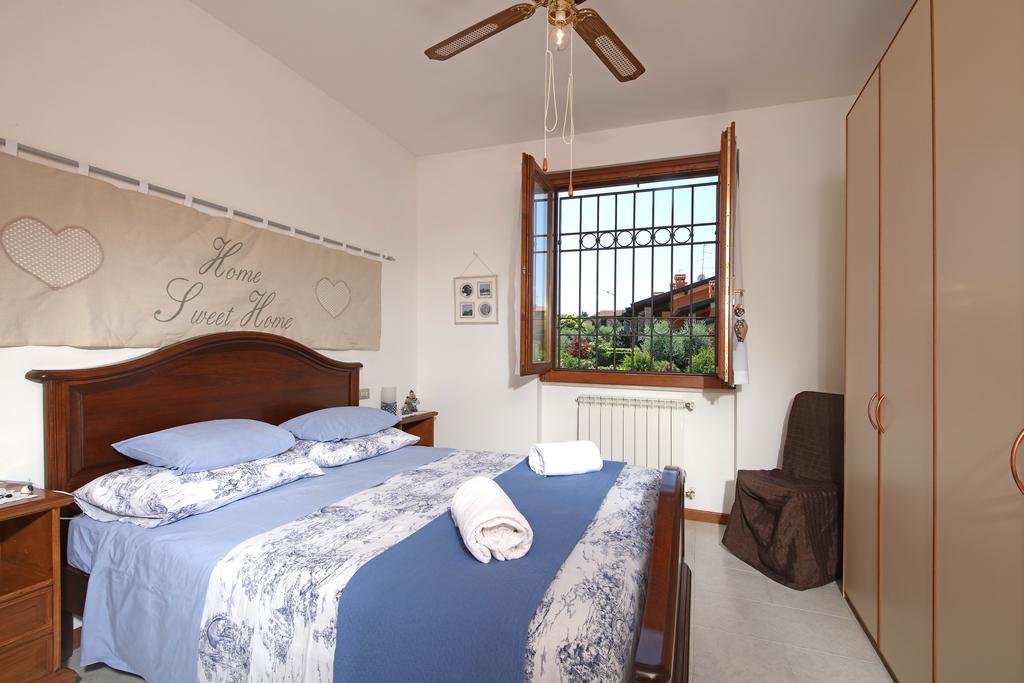 Corte degli Olivi Appartamenti Manerba del Garda Esterno foto