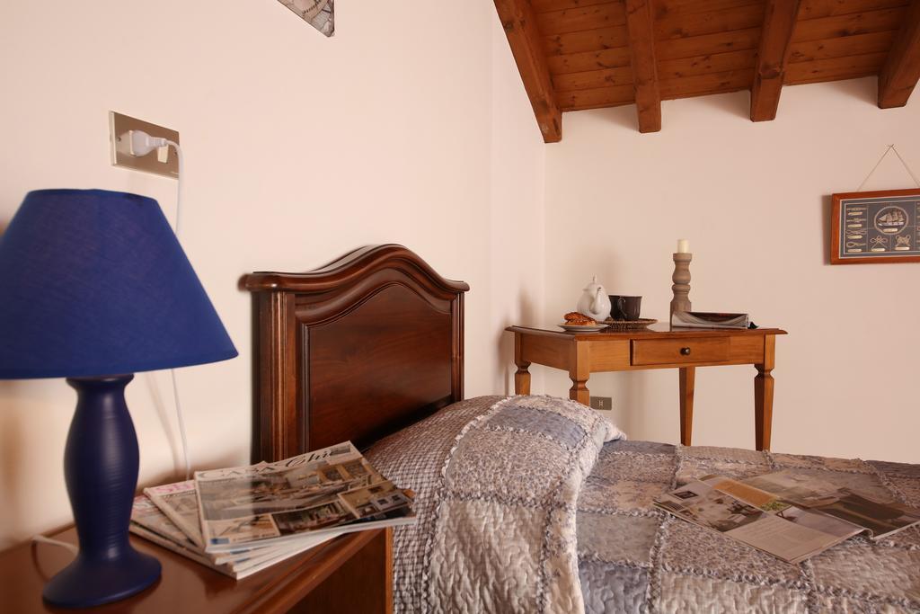 Corte degli Olivi Appartamenti Manerba del Garda Esterno foto