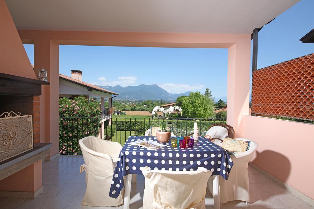 Corte degli Olivi Appartamenti Manerba del Garda Esterno foto