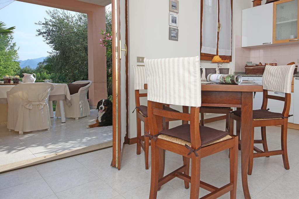 Corte degli Olivi Appartamenti Manerba del Garda Esterno foto