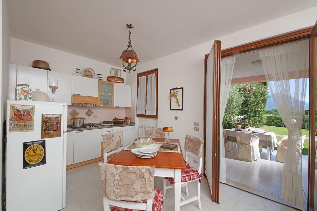 Corte degli Olivi Appartamenti Manerba del Garda Esterno foto
