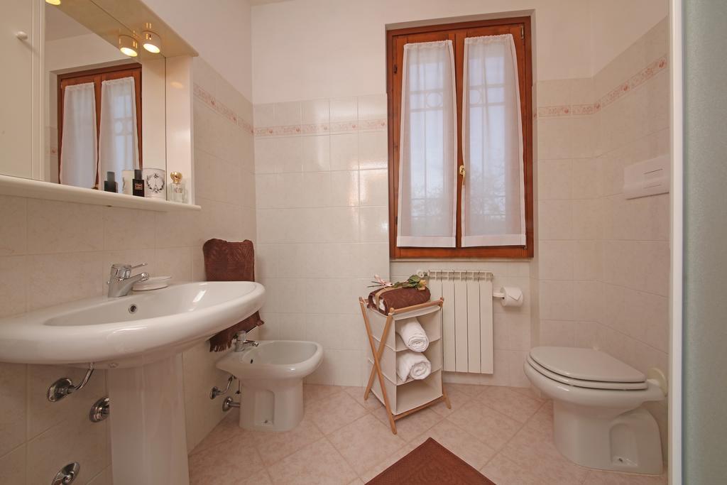 Corte degli Olivi Appartamenti Manerba del Garda Esterno foto