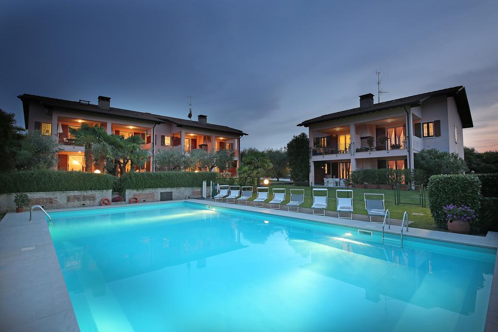 Corte degli Olivi Appartamenti Manerba del Garda Esterno foto