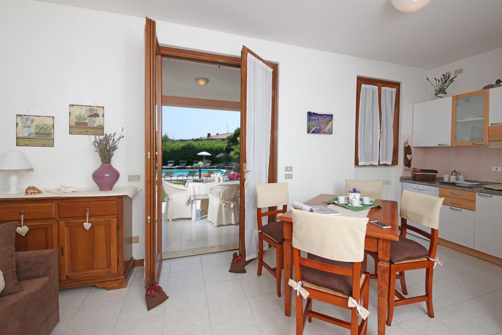 Corte degli Olivi Appartamenti Manerba del Garda Esterno foto
