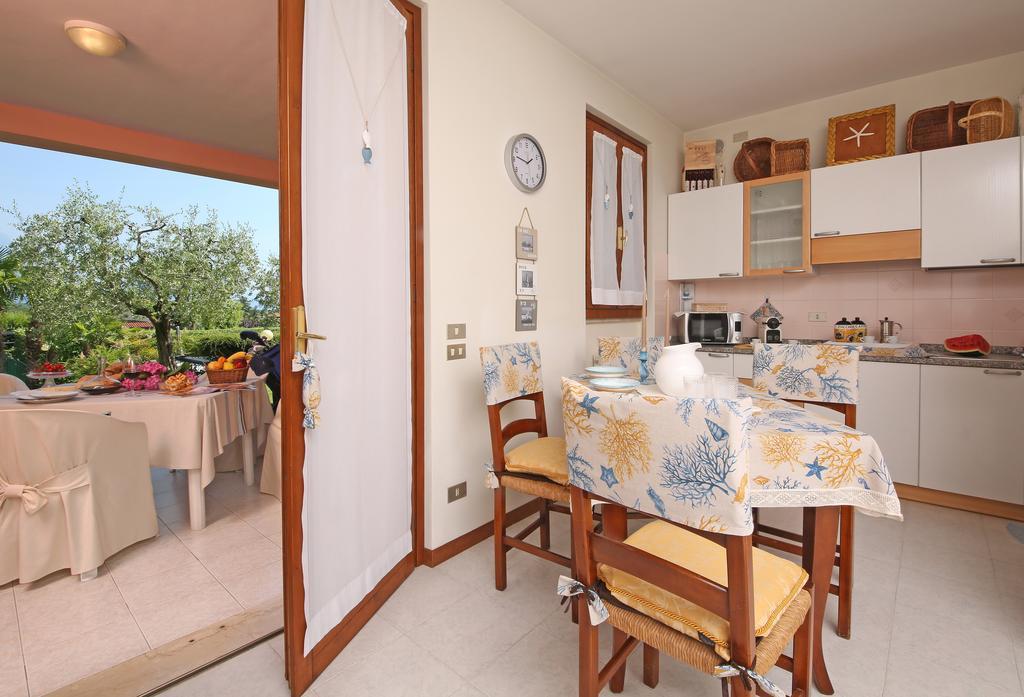 Corte degli Olivi Appartamenti Manerba del Garda Esterno foto